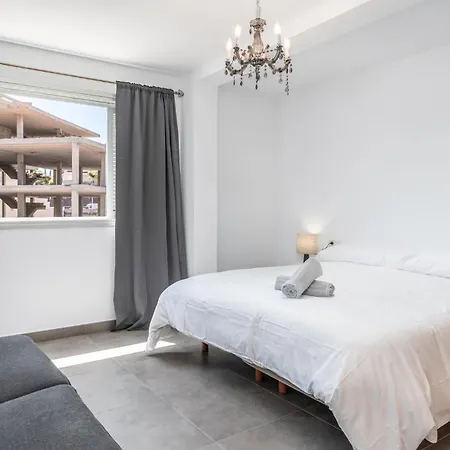 Hayam Apartamentos, Cristianos