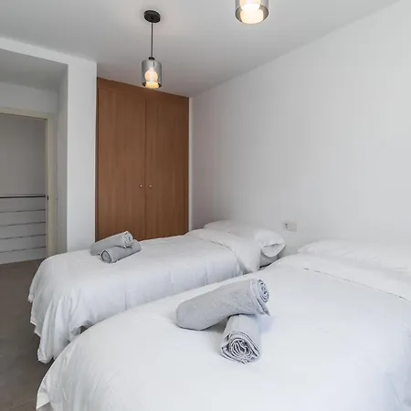 Hayam Apartamentos, Cristianos